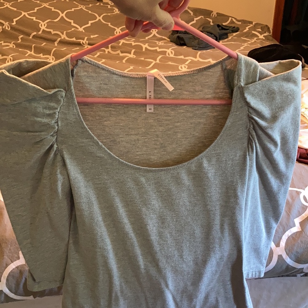 Woman’s shirt - Picture 4 of 5